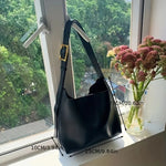 Sac Minimaliste en Cuir PU - Large Boucle Moderne