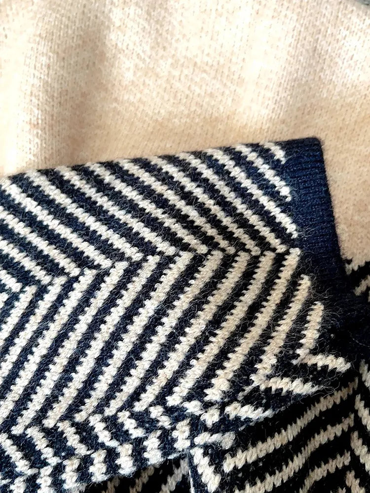 Pull col roulé à motif géométrique - Femme