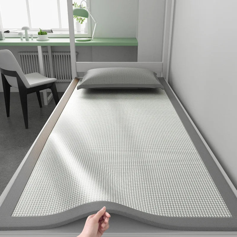 Cooling Bed Mat – Ice Silk Effect and Breathable Fabric for Summer Nights